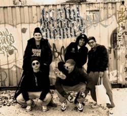 Brawl Between Enemies : Finger on the Trigger